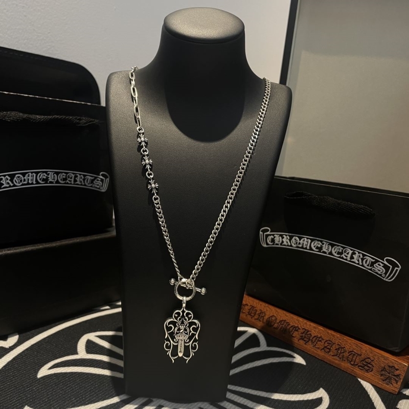 Ch*0me He**ts necklaces